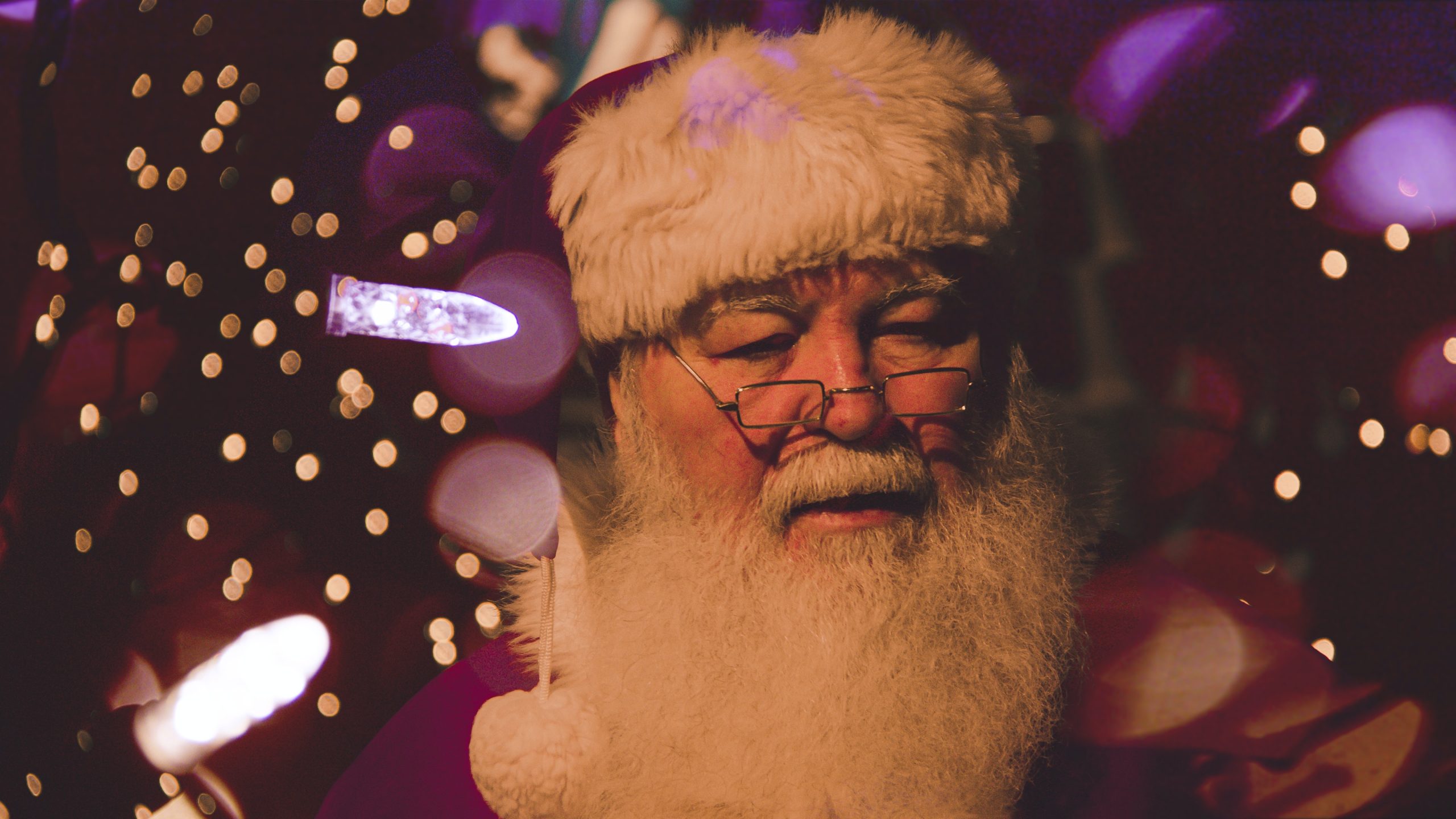 Signing Santa brings cheer to deaf children across the nation