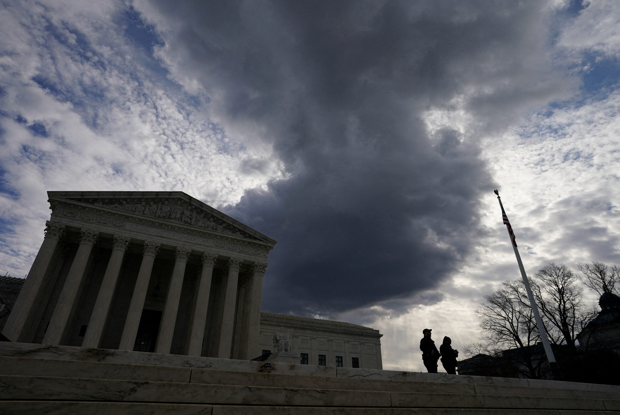 Chief Justice John Robert called to testify on Supreme Court ethics