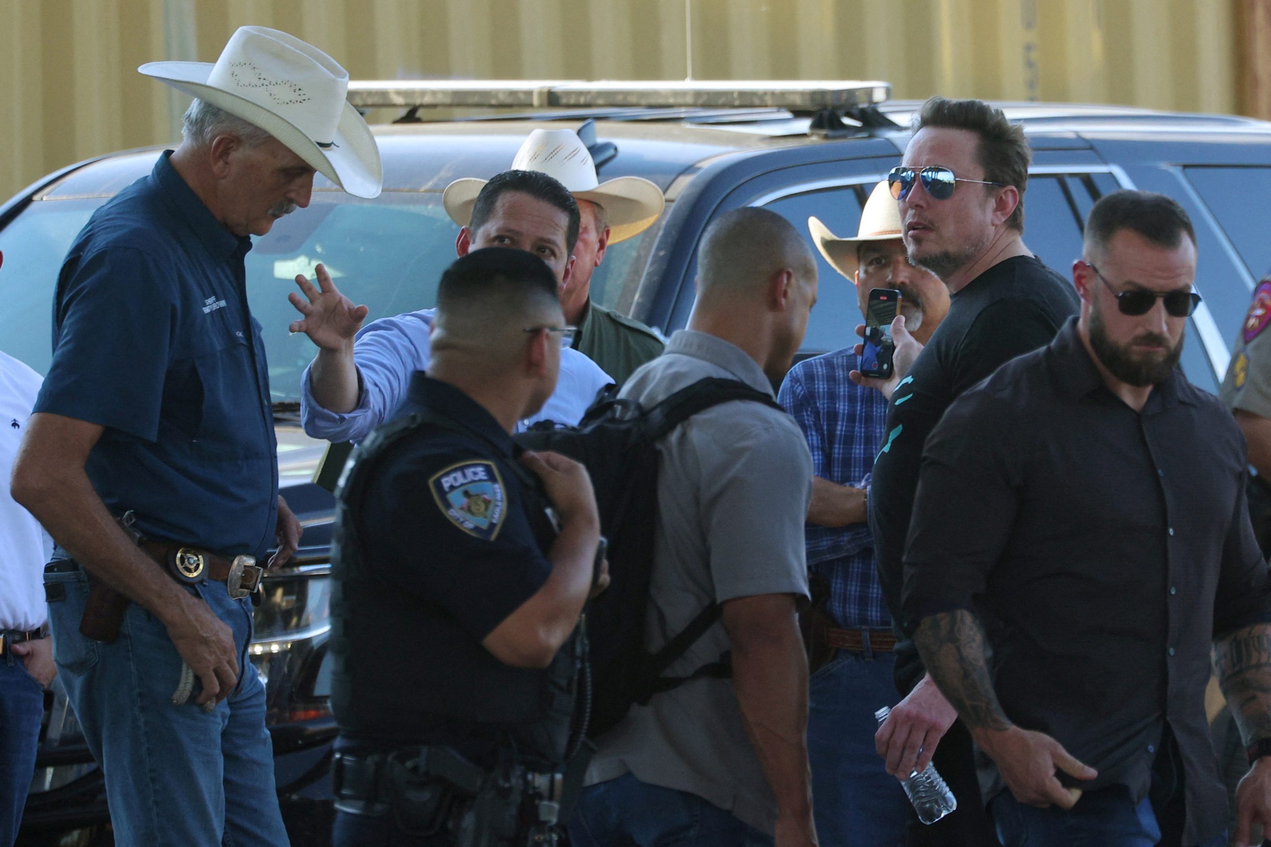 Musk visits Eagle Pass to explore border conditions