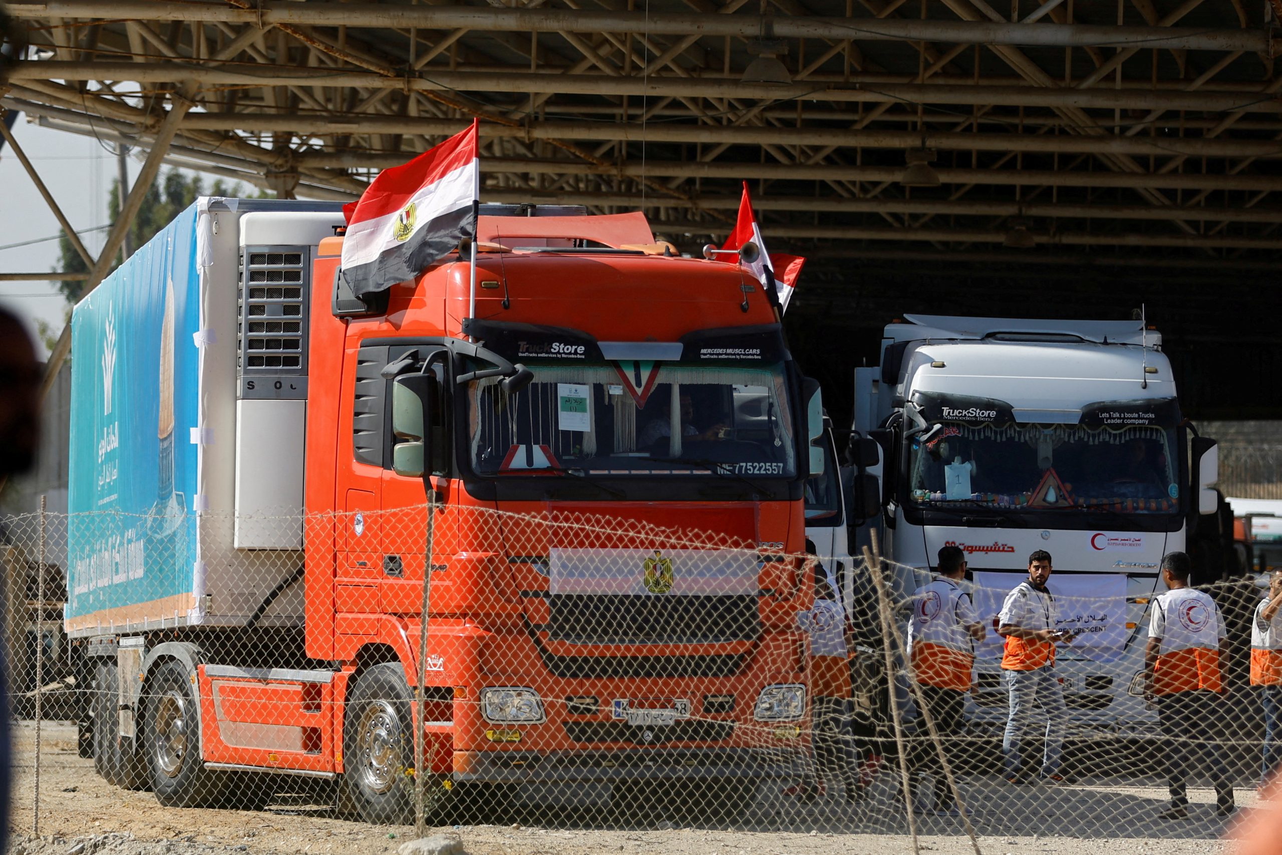 Two humanitarian aid convoys sent to Gaza over weekend